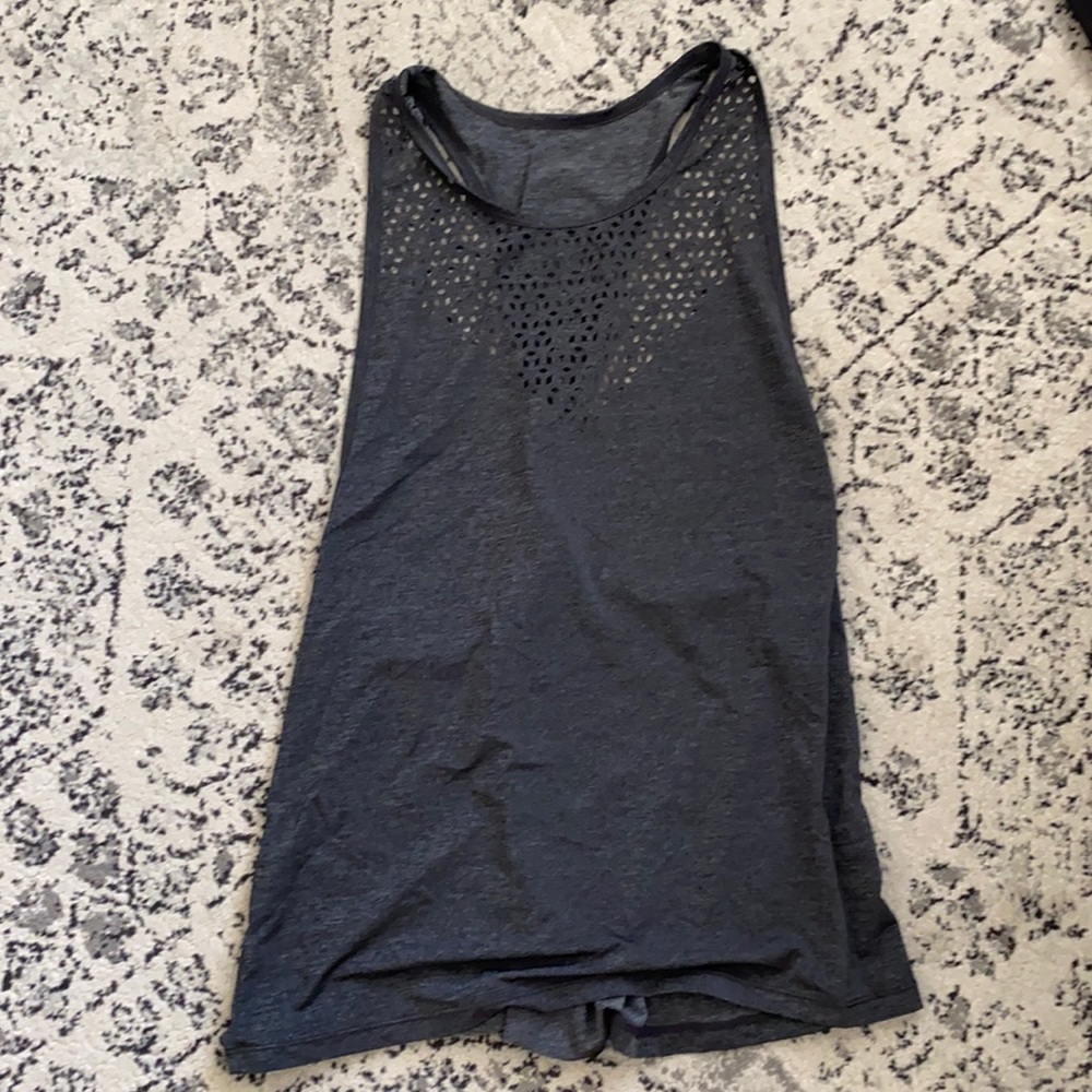 Lorna Jane twist back tank with cutout detail